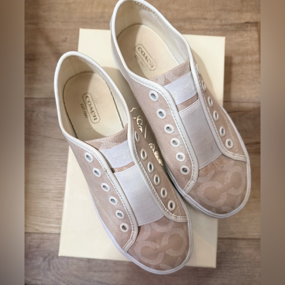Coach Beverly Op Art Denim sneakers in the color (Cream). Sz. 6.5 M  Y2K